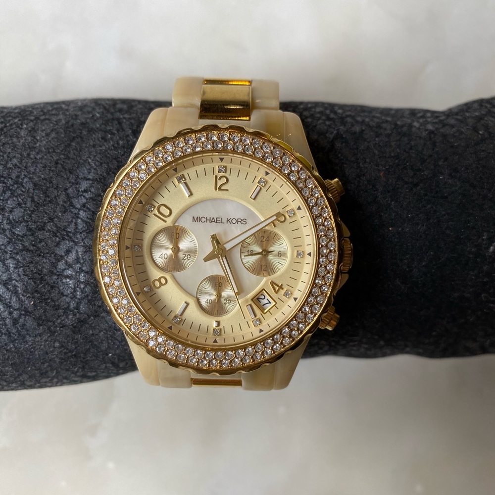 Gold horn chronograph watch